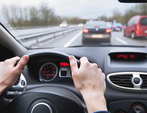 Dienstreisen: Kein Werbungskostenabzug bei Privatwagennutzung trotz vorhandenem Firmenwagen